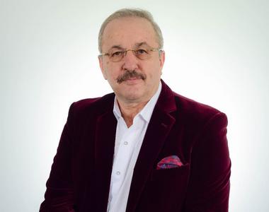 Vasile Dîncu: Daniel Zamfir, ai dovedit încă o dată cǎ eşti un bun exemplu pentru eşecul politicii noastre de promovare a unor oameni mici în funcţii mari/ Daniel, vezi că PSD nu mai e pe primul loc. Nu simţi un fior suveranist?