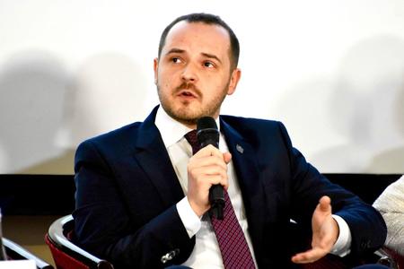 Rogobete (PSD) acuză că deputatul USR Emanuel Ungureanu a intrat în spitalul privat Sanador sub pretextul fals că ar avea o problemă oncologică, pentru care a fost nevoit să vină directorul medical: Problema domnului Ungureanu era de fapt una politică