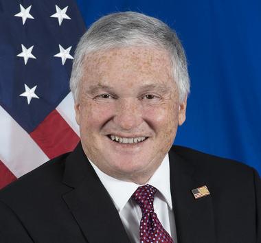 Fost ambasador SUA în România, mesaj despre „candidatul extremist”: Repetă punctele din manualul lui Putin pentru a transforma România într-un stat autoritar precum Rusia, un nou Belarus. Nu vă îndoiţi! România poate şi trebuie salvată de la prăpastie!