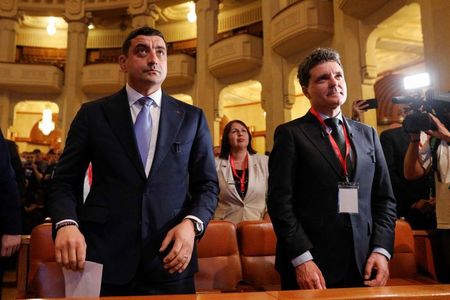 Dezbatere electorală - Dan: Şi sănătatea, şi protecţia socială vin din bani. Trebuie să ne concentrăm pe a elimina risipa statului/ Simion: Eu nu încurajez mărirea numărului de oameni care sunt prizonieri şi trebuie asistaţi social