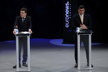 Dezbatere electorală - Dan şi Simion, pe poziţii diametral opuse pe tema sprijinului pentru Ucraina - Dan spune că ar vota pentru un nou pachet de ajutor, Simion susţine ”neutralitatea, nu escaladarea, nu alimentarea cu arme”