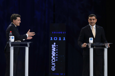 Dezbatere electorală - Nicuşor Dan, către Simion: E potrivit pentru un aspirant la poziţia de preşedinte să apară pe TikTok cu membri ai clanului Pian şi ai clanului Onoriu?/ Simion: Când discut în direct cu românii pe TikTok nu întreb: cine eşti tu