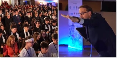 Dominic Fritz a dirijat peste 800 de elevi care au cântat Oda Bucuriei/ Ei participă la Olimpiada Naţională a Corurilor, care are loc la Timişoara