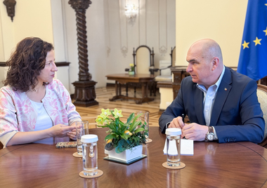 Ilie Bolojan, întrevedere cu vicepreşedintele executiv al CE, Roxana Mînzatu/ Discuţiile au vizat strategia privind Marea Neagră şi consolidarea apărării pe Flancul Estic, accelerarea accesării fondurilor europene şi recuperarea întârzierilor din PNRR