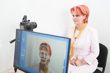 Craiovenii vor putea solicita începând de luni eliberarea noii Cărţi Electronice de Identitate / Primarul Lia Olguţa Vasilescu a anunţat că a depus deja cerere pentru a obţine documentul