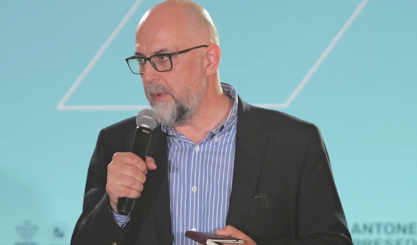 Atac dur al lui Kelemen Hunor: George Simion nu este suveranist, şi nici creştin. Este anti-maghiar în fiecare nerv, în fiecare fibră a fiinţei sale. El s-a ridicat în politica naţională pe mormintele bunicilor noştri