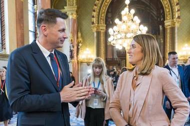 Mircea Abrudean, discuţii cu Roberta Metsola, preşedinta PE, în marja conferinţei de la Budapesta, despre situaţia din România: Am reiterat că angajamentul nostru pentru stabilitate, reforme şi parcurs european rămâne la fel de ferm