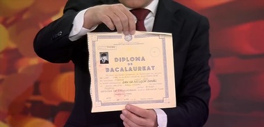 Nicuşor Dan: Nu se pune problema ca salariile profesorilor să scadă. Cât de mult ele vor putea să crească asta e o discuţie la care nu vreau să mă angajez în momentul de faţă / El şi-a prezentat diploma de bacalaureat