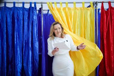 Lasconi: Duminică voi vota cu speranţa că România va rămâne pe drumul european. Cu cine votez? Nu am să le dau numele, ca să nu am surpriza ca această postare să dispară de aici, dar ştiu că sunteţi inteligenţi/ Ce spune despre cei doi candidaţi