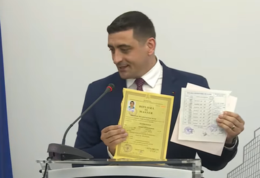 George Simion: Şi noi avem şi diplome de Bacalaureat şi diplome de licenţă, sunt autentice / La grădiniţă am fost destul de oscilant, aveam două grădiniţe şi mă plimbam de la una la alta, îmi plăcea mai mult cu bunicii din Vrancea