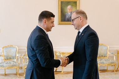 Candidatul AUR la alegerile prezidenţiale George Simion, primit de preşedintele Poloniei, Andrzej Duda. AUR: Reinstaurarea democraţiei, într-un context dificil pentru România, pe agenda discuţiilor