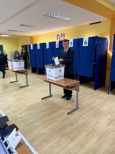ALEGERI PREZIDENŢIALE 2025 - Eugen Tomac a votat la Chişinău: Am votat pentru un preşedinte cinstit, integru şi patriot! / Ieşiţi la vot, români, pentru a ne apăra ţara de impostură, trădători şi marionete! - FOTO