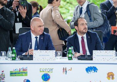 Ilie Bolojan, după ce a participat la Summitul Comunităţii Politice Europene: “Am discutat despre cum să ne pregătim mai bine pentru atacurile hibride şi interferenţele străine” / Mesajul preşedintelui interimar despre discuţiile de la Tirana