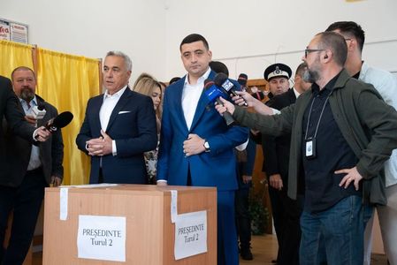 ALEGERI PREZIDENŢIALE 2025 - George Simion şi Călin Georgescu, împreună la vot / Simion: Am votat împotriva celor care ne desconsideră pe toţi