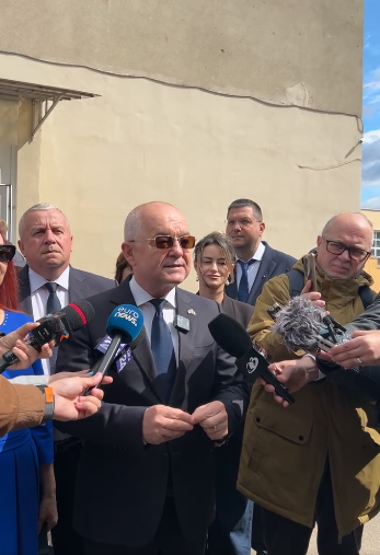 ALEGERI PREZIDENŢIALE 2025 - Emil Boc: Astăzi practic avem un referendum pentru menţinerea României în Uniunea Europeană sau pentru deschiderea uşii ieşirii din Uniunea Europeană/ Avem nevoie de popor la vot/ Tăcerea nu este o opţiune