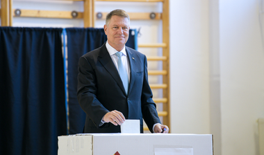 ALEGERI PREZIDENŢIALE 2025 - Klaus Iohannis: De data aceasta votăm chiar pentru direcţia pe care o va lua România în anii care urmează/ Alternativa ar fi tristă, alternativa ar fi izolare, ar fi pierderea bunăstării, câtă avem