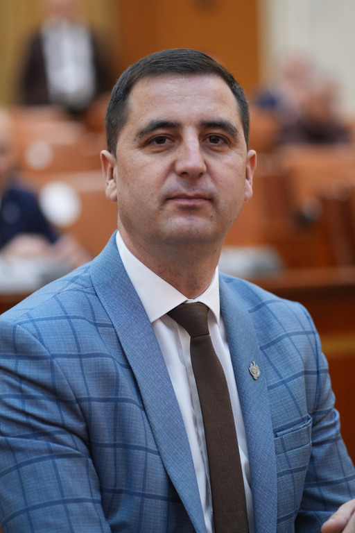 Deputatul PNL Dragoş Ciobotaru propune modificarea Legii vânătorii, după tragedia de la Răcoasa, unde un bărbat a fost împuşcat mortal, fiind confundat cu un mistreţ