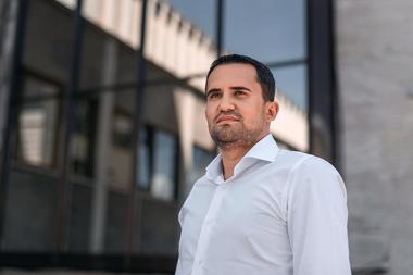 Preşedintele Camerei Deputaţilor, după afirmaţiile lui Ilie Bolojan privind conferinţa organizată de AUR în noaptea alegerilor, pe scările exterioare ale Parlamentului: Partidul AUR este parlamentar, cererea a urmat procedurile regulamentare