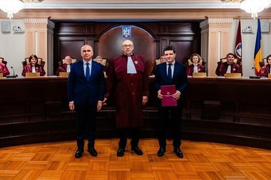 Preşedintele ales, Nicuşor Dan, depune luni jurământul în plenul comun al Parlamentului