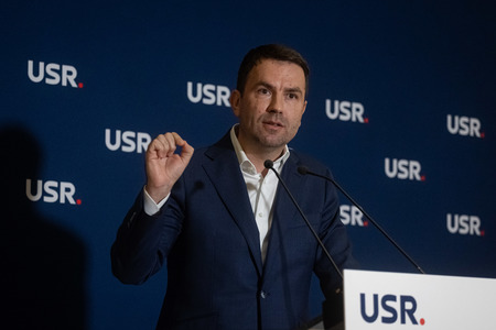 Cătălin Drulă: Eu îi spun Domnului Grindeanu un lucru - dacă el crede că iese schema Dragnea din 2015, nu iese. Lăsăm pe unii să repare şi după aia venim pe cai mari. Nu mai merge! - VIDEO
