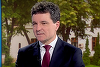 Partenera preşedintelui ales, Nicuşor Dan, lipseşte de la ceremonia de învestire a acestuia întrucât mezinul familiei este bolnav. La Parlament este prezentă fiica sa, Aheea, care a venit separat, direct de la şcoală