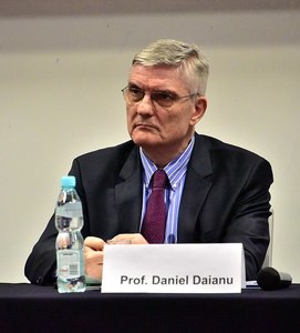 Dăianu: Cei care susţin teza că corecţia deficitului se poate face numai pe partea de cheltuieli aleargă după o himeră. Aşa ceva nu este posibil / Acest deficit bugetar este ca o cangrenă pentru trupul economiei şi societăţii româneşti