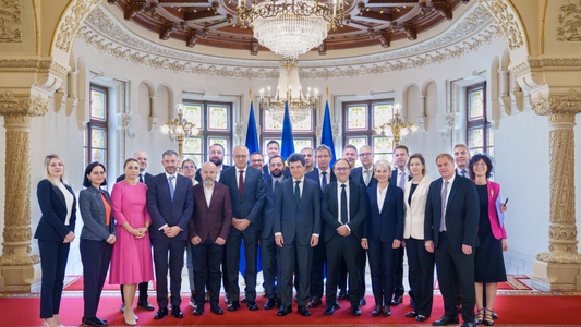 Preşedintele Nicuşor Dan, discuţii cu reprezentanţi ai mediului asociativ de afaceri/ Întâlnirea, în contextul situaţiei economice actuale, care necesită eforturi pentru găsirea unor soluţii constructive care să conducă la reducerea deficitului bugetar