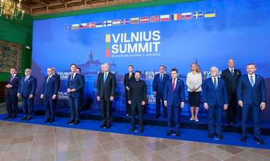 Nicuşor Dan, la Summitul B9: Avem nevoie de un NATO mai puternic. Trebuie nu doar să creştem cheltuielile în apărare, ci să fim capabili să producem echipamente militare, pentru a ne proteja / Următorul Summit B9, organizat la Bucureşti, anul viitor