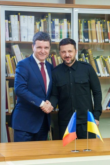 Nicuşor Dan, întâlnire cu Volodimir Zelenski, la Summitul B9 de la Vilnius: România va continua să fie alături de Ucraina / Zelenski: Am discutat despre necesitatea întăririi sancţiunilor împotriva Rusiei