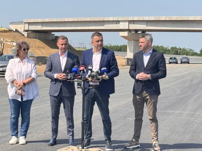 Grindeanu: Suntem în situaţia în care, probabil, la începutul săptămânii viitoare se încearcă a se ajunge la un numitor comun pe program, pe măsuri de guvernare / PSD are toate opţiunile / Nu face nimeni ordine în interiorul PSD