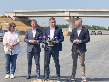 Grindeanu: Suntem în situaţia în care, probabil, la începutul săptămânii viitoare se încearcă a se ajunge la un numitor comun pe program, pe măsuri de guvernare / PSD are toate opţiunile / Nu face nimeni ordine în interiorul PSD