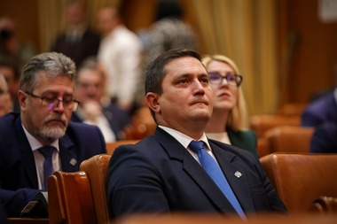 Vicepreşedintele USR Cluj Ciprian Rus a sesizat autorităţile după ce a găsit un ”pachet suspect” sub maşina sa/ El a anunţat că va depune plângere penală
