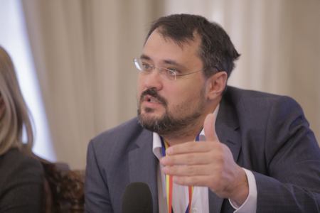 Ghinea (USR), conflict cu ministrul Rafila (PSD), în negocierile de la Cotroceni: România ratează o şansă istorică pentru că am avut un ministru leneş, incompetent şi iresponsabil / Reacţia lui Rafila: Dânsul înţelege foarte greu, în general