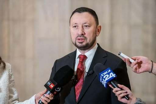 Fechet, despre depunerea declaraţiilor de avere: În acest context în care încrederea în clasa politică este probabil la un minim istoric, toţi politicienii, toţi funcţionarii ar trebui să dea dovadă de transparenţă totală 