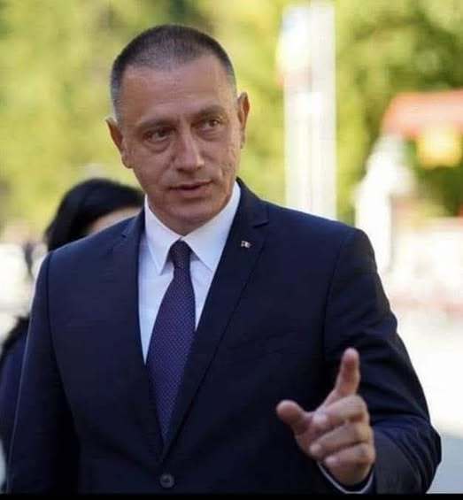 Fifor: Răbdarea PSD a ajuns la limită! Dacă unii continuă cu imaturităţile şi ironiile, PSD nu va mai avea de ce să rămână la masă / UDMR să-şi vadă de propria prestaţie. Până să facă glume despre terapie de cuplu, să se uite în propria curte