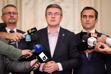 USR, iniţiativă legislativă care elimină indemnizaţiile suplimentare încasate de membrii executivi ai Consiliului ASF: Oprim veniturile nesimţite din conducerea ASF! 