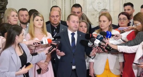 Peste 35 de parlamentari, intraţi în Parlament pe listele SOS România, POT şi AUR, au creat un pol suveranist pro-UE în Parlament / Grupul parlamentar se numeşte "Întâi România"