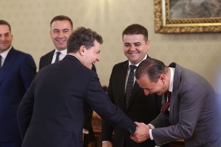 Nicuşor Dan, la consultările cu PSD: Au fost nişte săptămâni intense. În mod normal, în opinia mea, o negociere de tipul ăsta ar trebui să dureze trei-patru luni. Sper ca în urma discuţiilor de azi să ajungem la consens / Ce a declarat Grindeanu - VIDEO