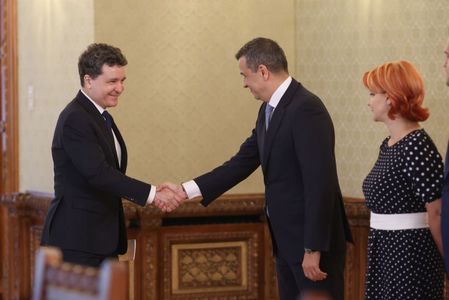 Grindeanu: Noi, de la început am venit cu propuneri care nu duceau la creşterea de TVA / Premierul desemnat va avea discuţiile aprofundate cu fiecare formaţiune politică / La finalul zilei se va ieşi cu un plan de măsuri asumat de toată lumea
