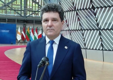 Nicuşor Dan spune că va avea o discuţie cu Ursula von der Leyen, la Bruxelles: În primul rând despre situaţia politică din România, ce s-a întâmplat în aceste săptămâni şi cele două subiecte pe care le avem deschise cu Comisia, deficitul şi PNRR