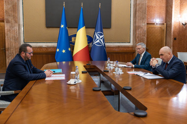 Premierul Ilie Bolojan, întâlnire cu reprezentanţi ai sectorului bancar, în contextul pregătirii unui pachet de măsuri pentru consolidarea fiscală: Guvernul urmăreşte să construiască un set de măsuri fiscale eficiente, pentru reducerea deficitului