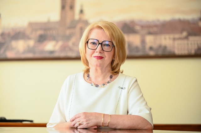 Primarul municipiului Sibiu: Nu am fost nici colaborator şi nici lucrător al Securităţii / Ca responsabil cu exporturile la o mare fabrică, Fodor a intrat în contact cu multiple delegaţii străine, fiind chestionată cu privire la discuţiile purtate