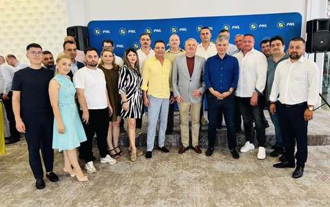 Virgil Popescu: Alături de colegii din PNL Mehedinţi am votat pentru susţinerea lui Gigel Ştirbu pentru funcţia de vicepreşedinte al regiunii Oltenia şi a lui Ştefan Stoica, membru în BEX, la Congresul PNL