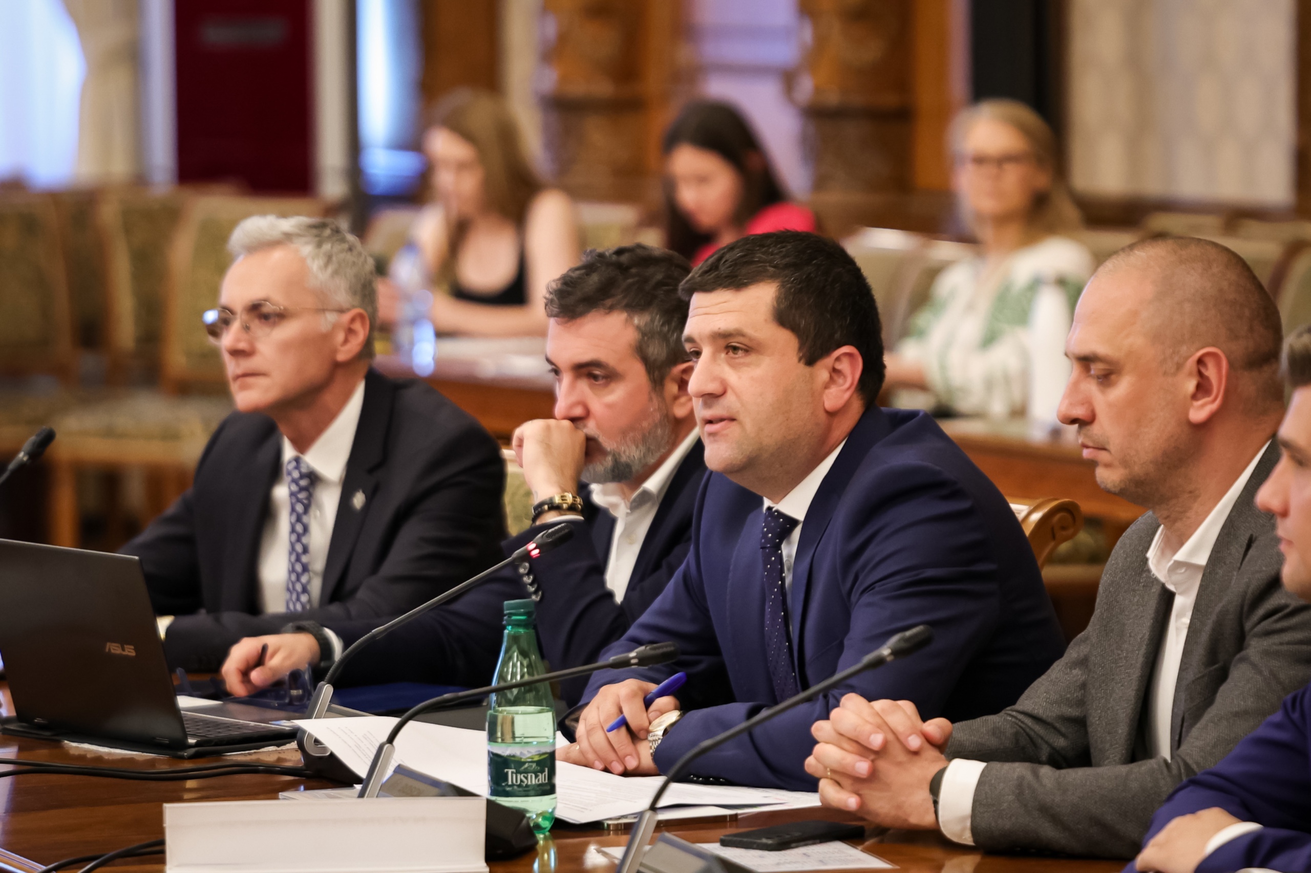 Miruţă: Pentru noi nu e foarte uşor, la USR, să stăm la masă cu PSD, votanţii noştri nu văd cu ochi buni / Despre criticile din PSD: Electoratul îi va sancţiona. Nu poţi să ai miiştri şi să scoţi oameni din eşalonul 2, 3 să critice guvernul