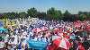 Sute de sindicalişti din Educaţie şi Sănătate protestează la Parlament, pe cod roşu de caniculă, faţă de măsurile propuse de Executiv/ La ora 15.00, Guvernul îşi asumă răspunderea în faţa senatorilor şi deputaţilor pe primul pachet de măsuri fiscale VIDEO
