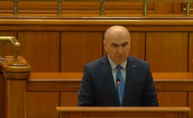 Ilie Bolojan, la asumarea răspunderii în Parlament: Nu este un gest uşor, nici pentru mine, nici pentru colegii mei, nici pentru coaliţia de partide care îşi asumă această decizie. Este, însă, o urgenţă naţională şi un act de responsabilitate - VIDEO