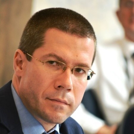 Preşedintele Nicuşor Dan îl numeşte pe profesorul Dacian Cosmin Dragoş în funcţia de judecător al Curţii Constituţionale