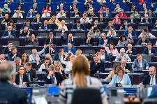 Virgil Popescu, după ce moţiunea de cenzură împotriva Comisiei Europene a fost respinsă în PE: Comportamentele populiste şi iresponsabile ale extremiştilor au fost sancţionate. Sunt convins că vor fi sancţionate şi de cetăţeni, inclusiv în România