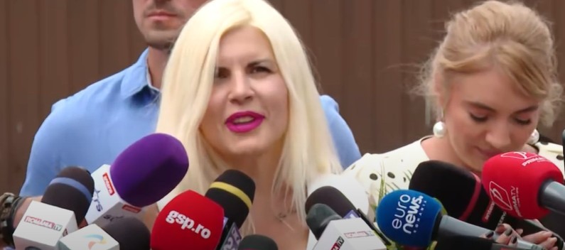 Udrea, la ieşirea din penitenciar: Îi mulţumesc lui Dumnezeu că această încercare s-a terminat / Vreau să-mi cresc copilul în România / Întrebată dacă va mai face politică: Nu îmi mai trece prin cap