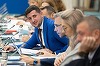 Un senator liberal propune înfiinţarea unui grup interministerial, coordonat de un vicepremier, care vină urgent cu soluţii pentru continuarea lucrărilor la A7 şi A8: Fac apel la colegii din Guvern să renunţe la atitudinea drobului de sare